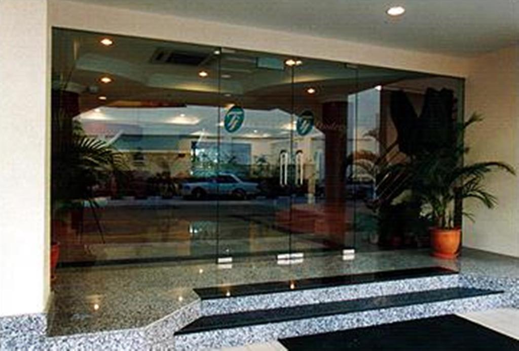 Traders Inn Bandar Seri Begawan Exteriör bild
